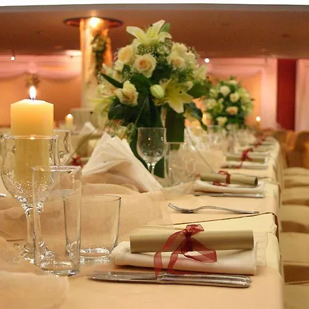 Maxi Park & 4* Sofia