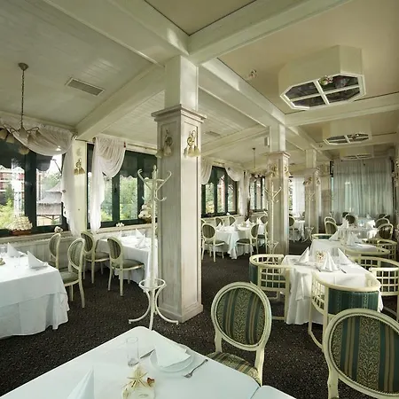 Maxi Park & 4* Sofia