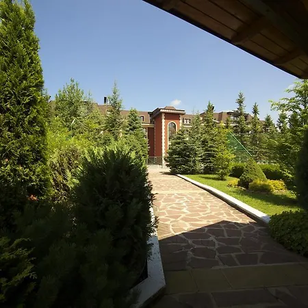 Maxi Park & 4* Sofía