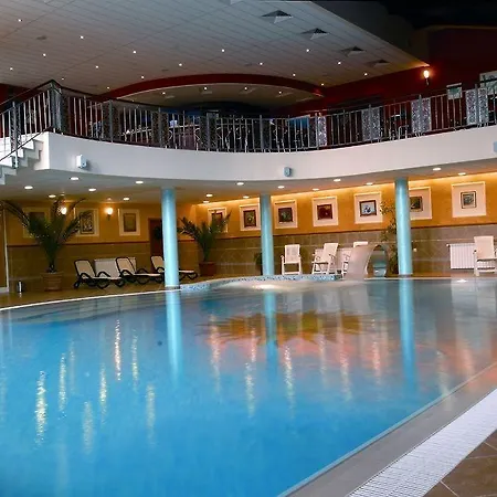 Maxi Park & Hotel
