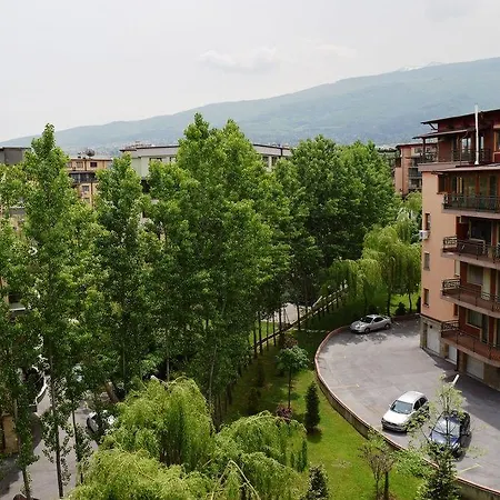 Maxi Park & 4* Sofia