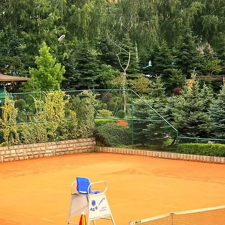 Maxi Park & Hotel