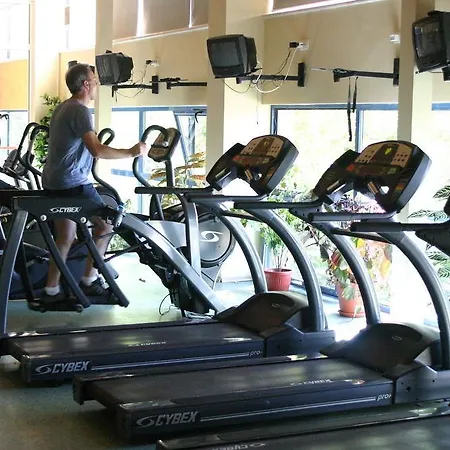 Maxi Park & 4* Sofia