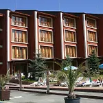 Maxi Park & 4* Sofia