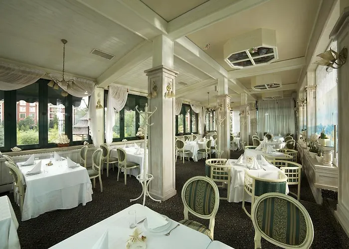 Maxi Park & 4* Sofia