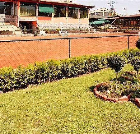 מלון Maxi Park &