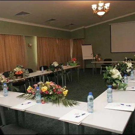 Maxi Park & מלון